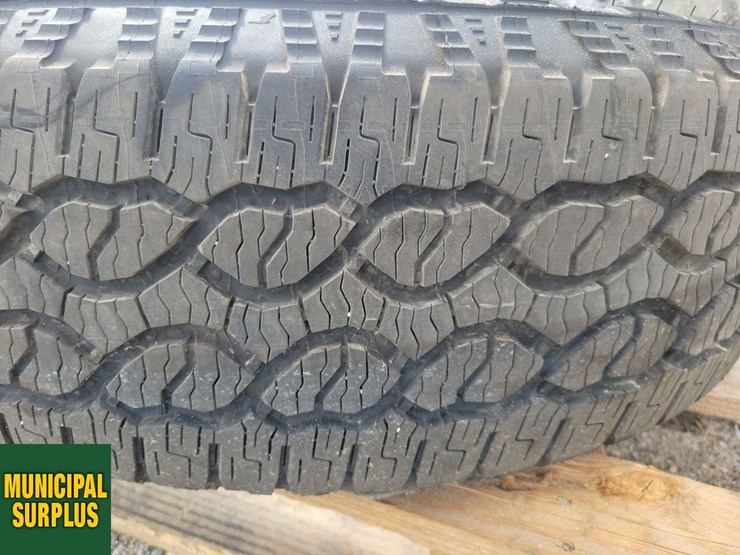 4-tires-goodyear-254/70r17-image-3