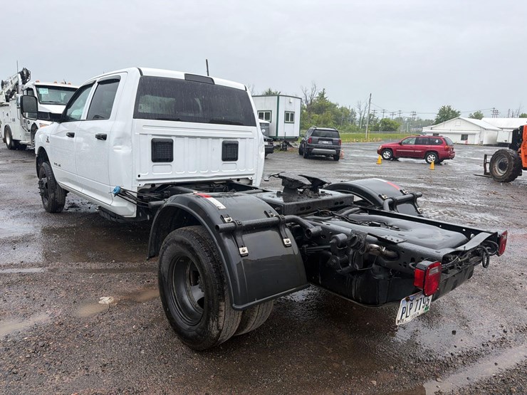 2022-dodge-3500-image-5