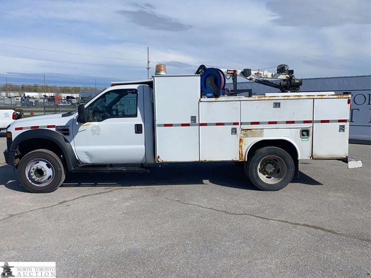 2010-ford-f550-image-8