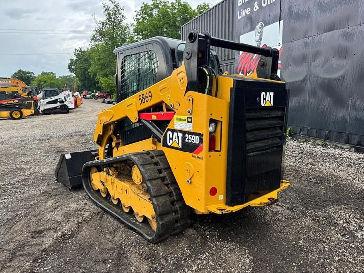 2015-caterpillar-259d-image-4