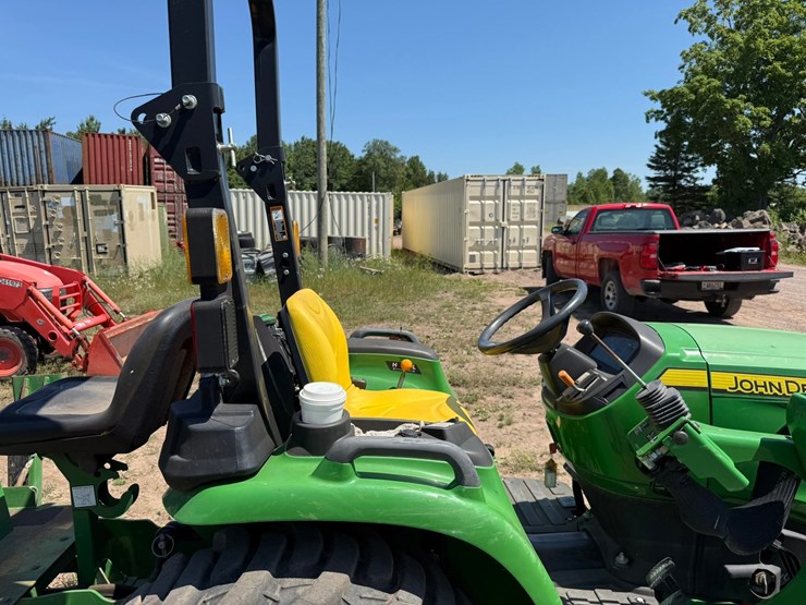 john-deere-3032e-image-17