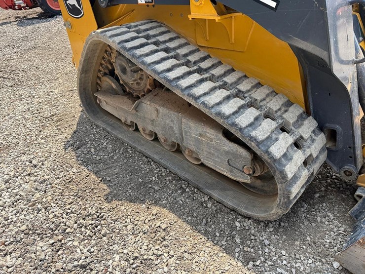 2022-deere-317g-image-12