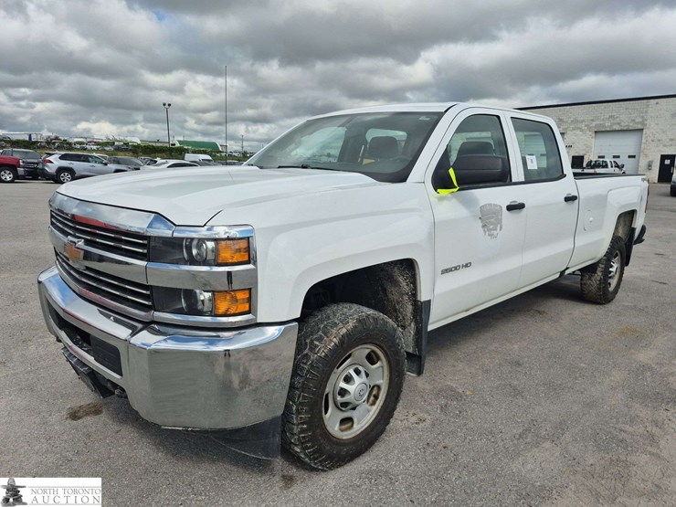 2017-chevrolet-silverado-2500hd-image-1