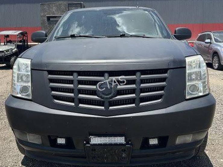 2008-cadillac-escalade-image-2