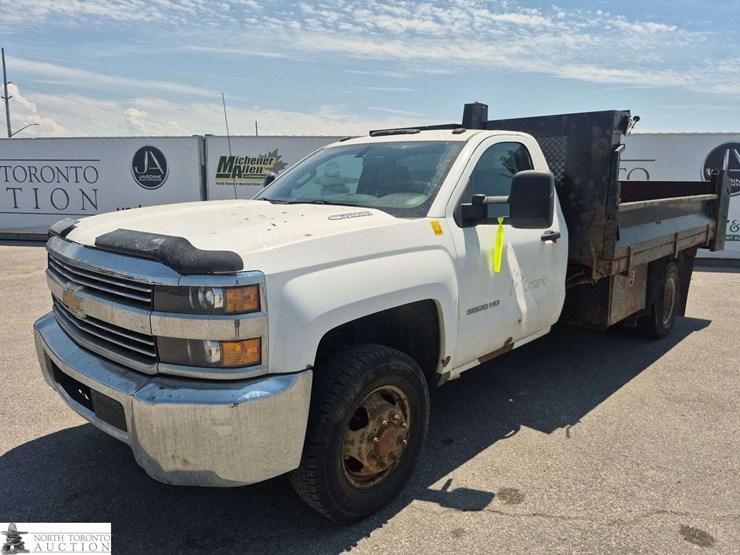 2015-chevrolet-silverado-3500hd-image-1