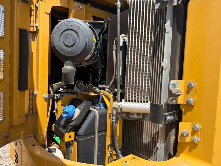 caterpillar-315-gc-image-12