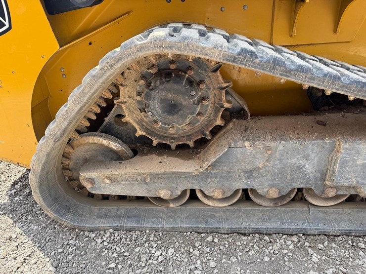2022-deere-317g-image-13