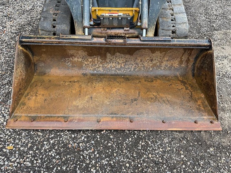 2018-deere-323e-image-9