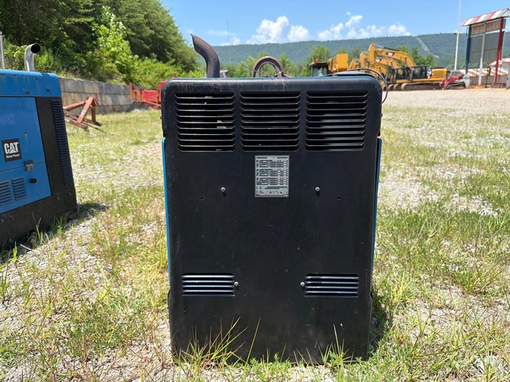 #4043-•-miller-bobcat-250-ac/dc-welder-11,000-watt-generator-image-4