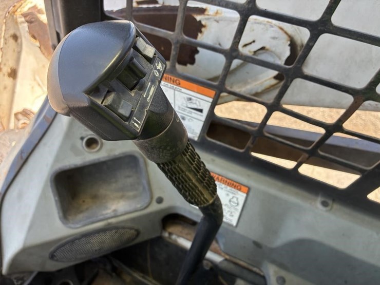 2013-bobcat-t590-image-23