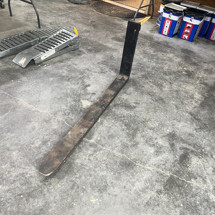#3411 • (1) Pallet Fork
