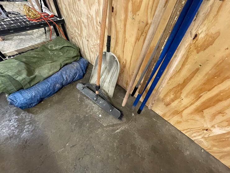 #7937-•-various-handled-tools-image-4