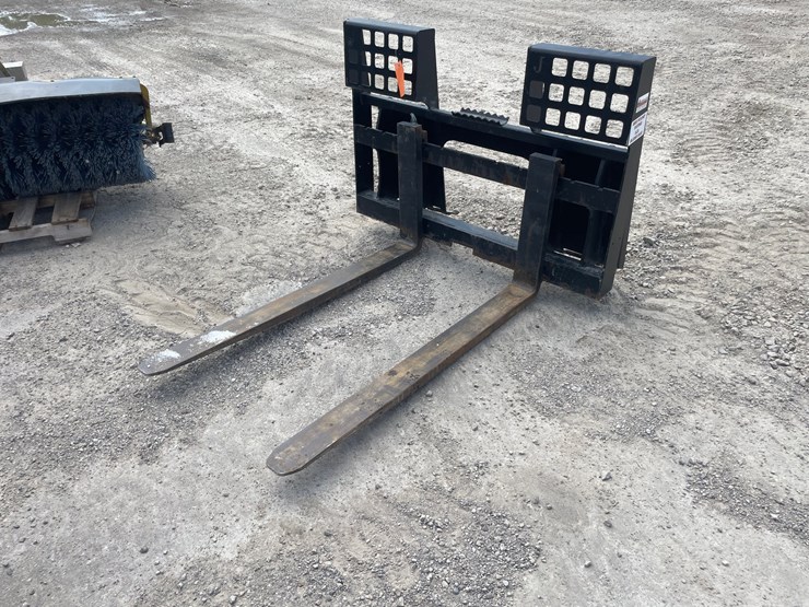 #4878-•-universal-mount-pallet-forks-image-1