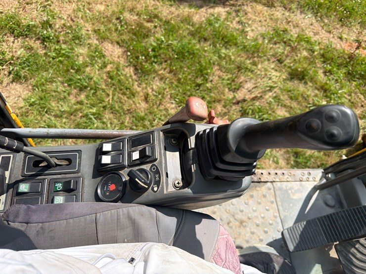 volvo-ew180b-image-31