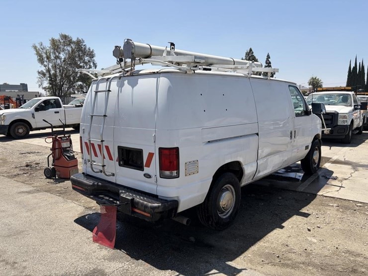 2001-ford-e350-image-3