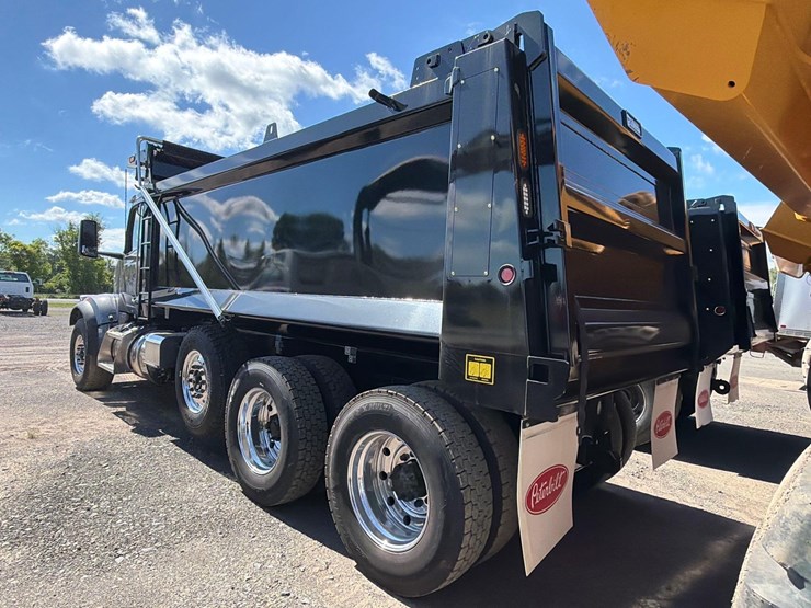 2026-peterbilt-567-image-4