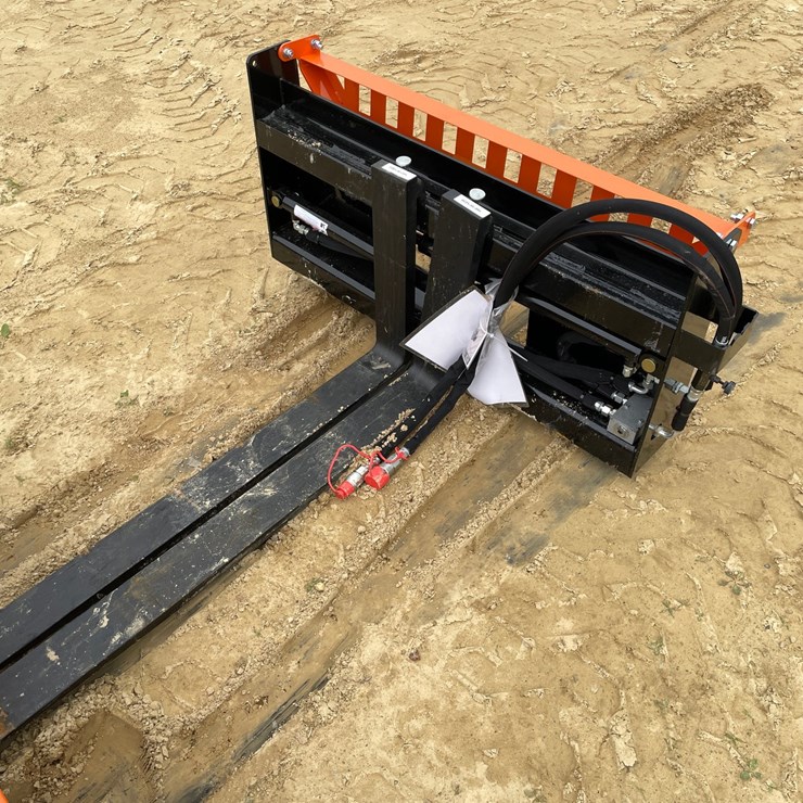 #2013 • New Wolverine Hydraulic Adjustable Pallet Fork