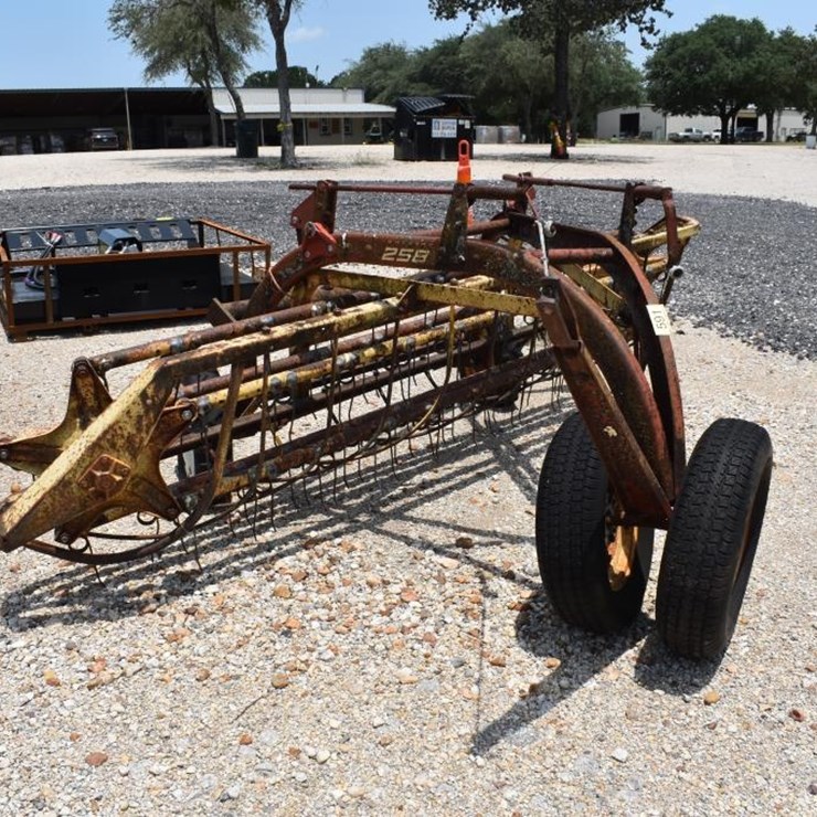 NEW HOLLAND 258