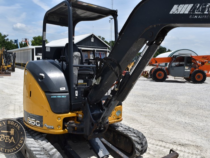 2020-deere-35g-image-21