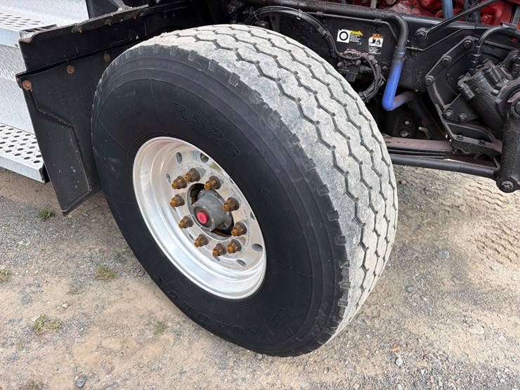 2013-kenworth-t880-image-12