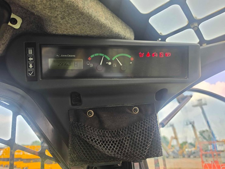 2022-deere-325g-image-22