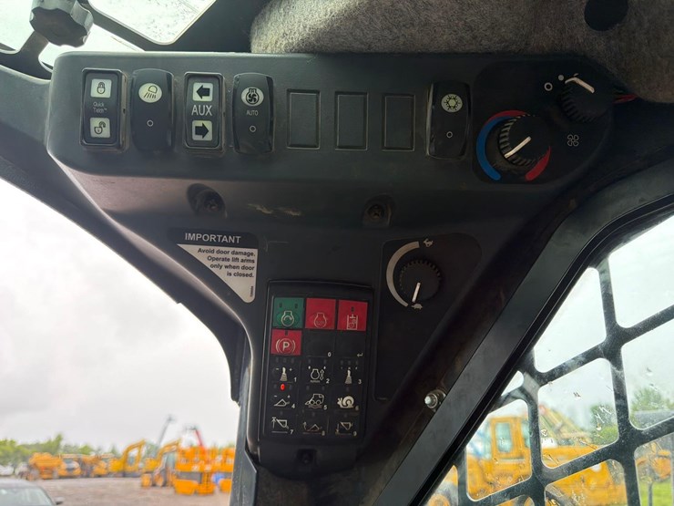 deere-326e-image-20
