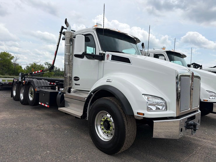 2025-kenworth-t880-image-2