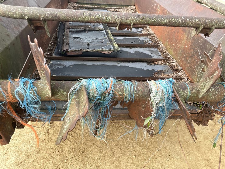 #403-•-new-idea-manure-spreader-image-35