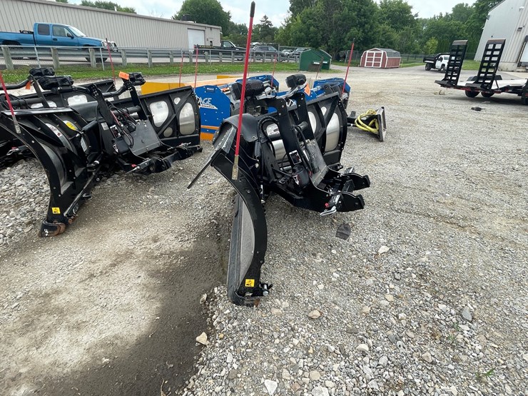 #4870-•-2025-boss-9'2"-stainless-dxt-v-plow-image-7