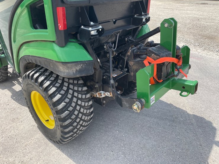 2024-john-deere-1025r-image-17
