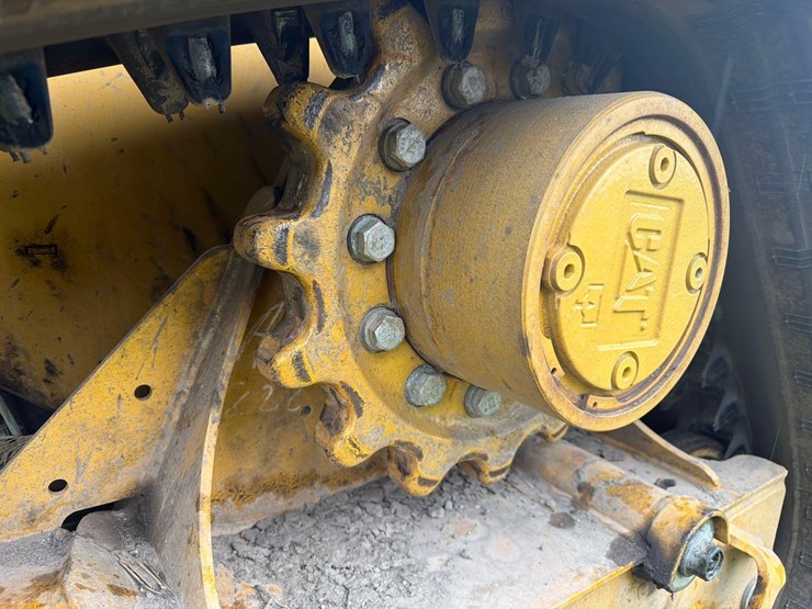 2025-caterpillar-255-image-10