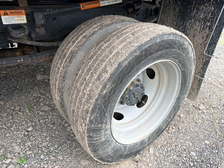2024-ford-f550-image-8