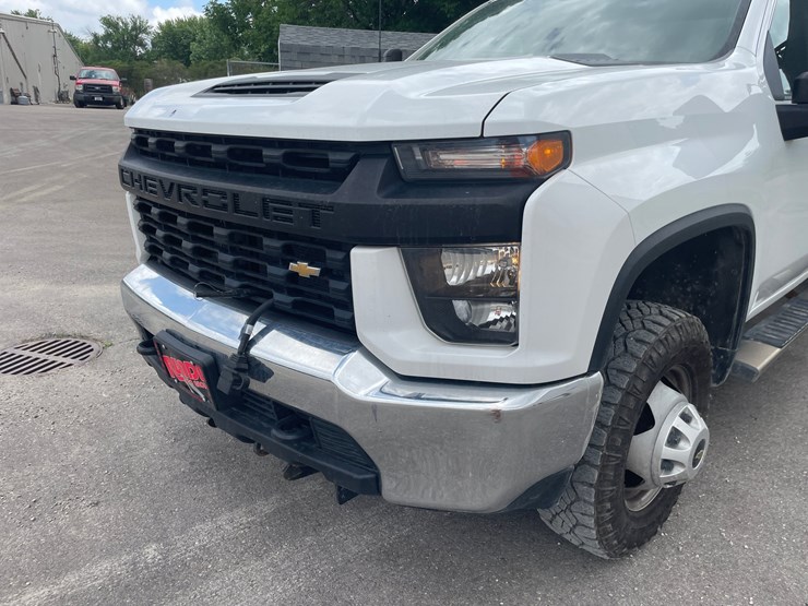 2021-chevrolet-3500-image-12