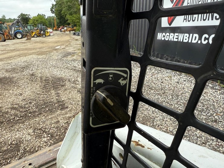 2022-bobcat-t550-image-21