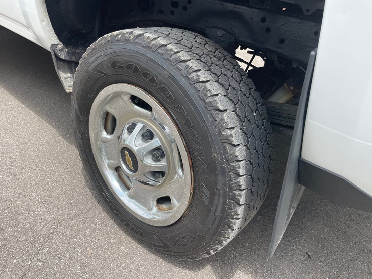 2017-chevrolet-2500-image-31