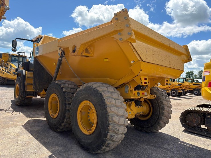 2024-deere-260p-image-4