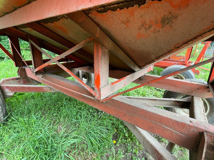 #8312-•-forage-king-73-10-feed-wagon-gravity-box-image-12