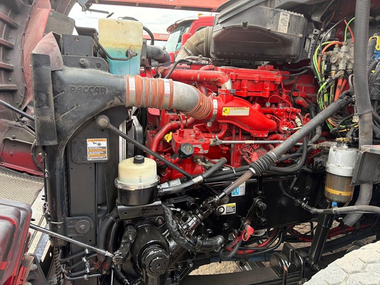 2015-kenworth-t880-image-16