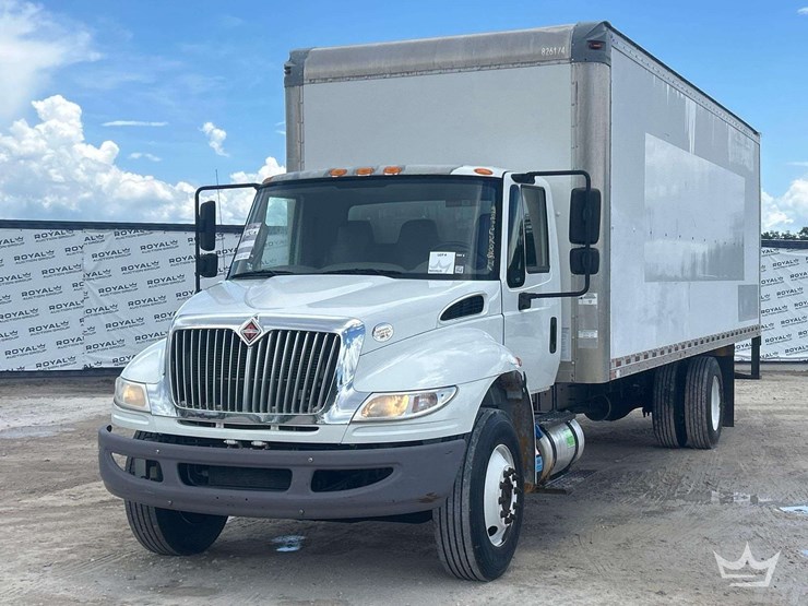 2018-international-durastar-4300-image-1