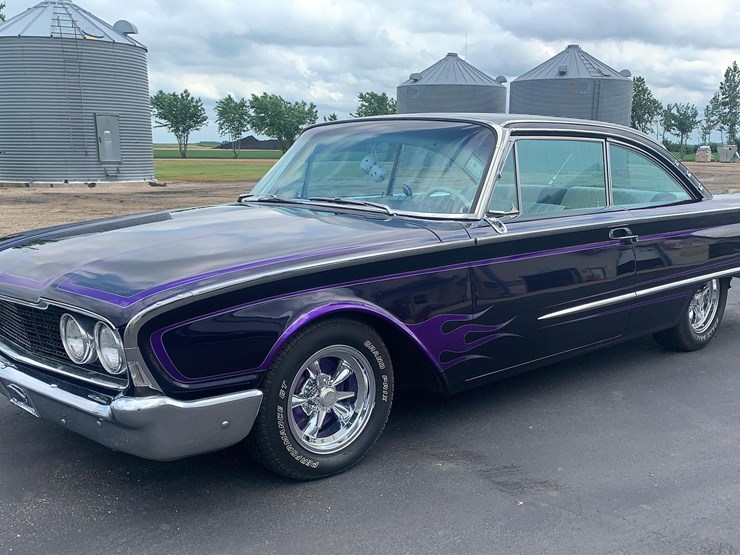 1960-ford-starliner-image-1