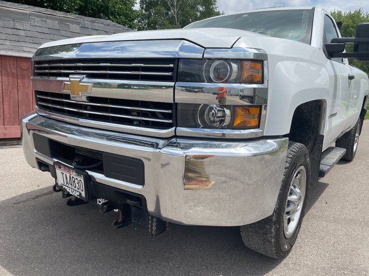2017-chevrolet-2500-image-13