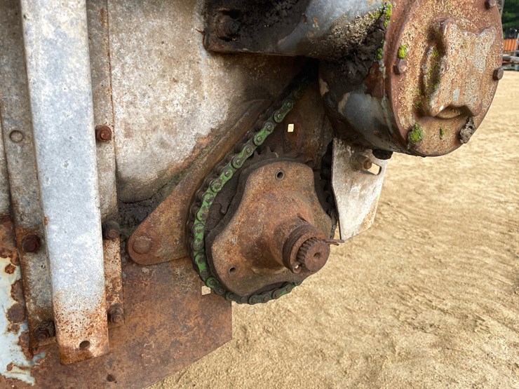 #403-•-new-idea-manure-spreader-image-15