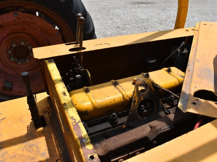 white-forklift-(not-running)-(serial-#-not-found)-(showing-appx-1,745-hours-image-12