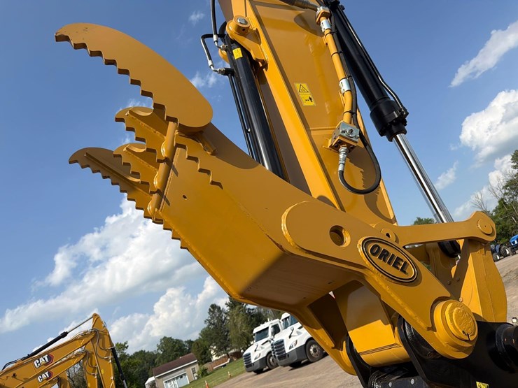 caterpillar-320-image-23