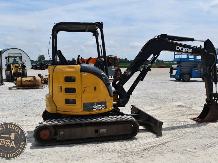 2020-deere-35g-image-16