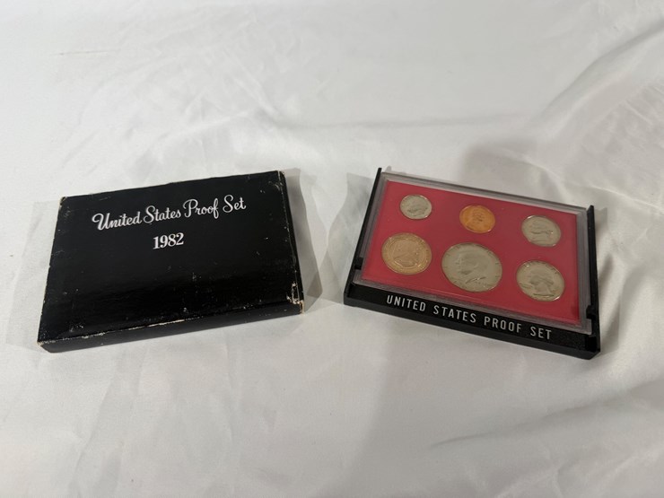 #40044-•-(10)-u.s.-mint-coinsets-from-1980's-image-16