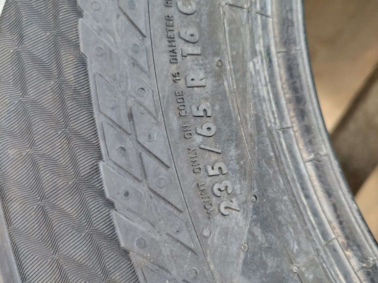 4-tires-continental-235/65r16c-image-4