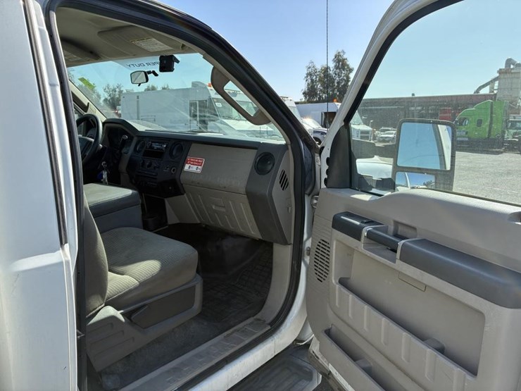 2009-ford-f550-image-13