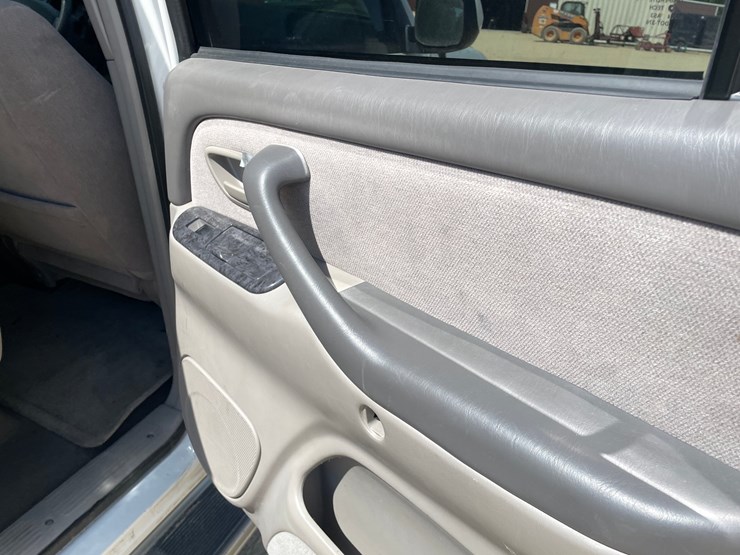 2003-toyota-sequoia-image-53