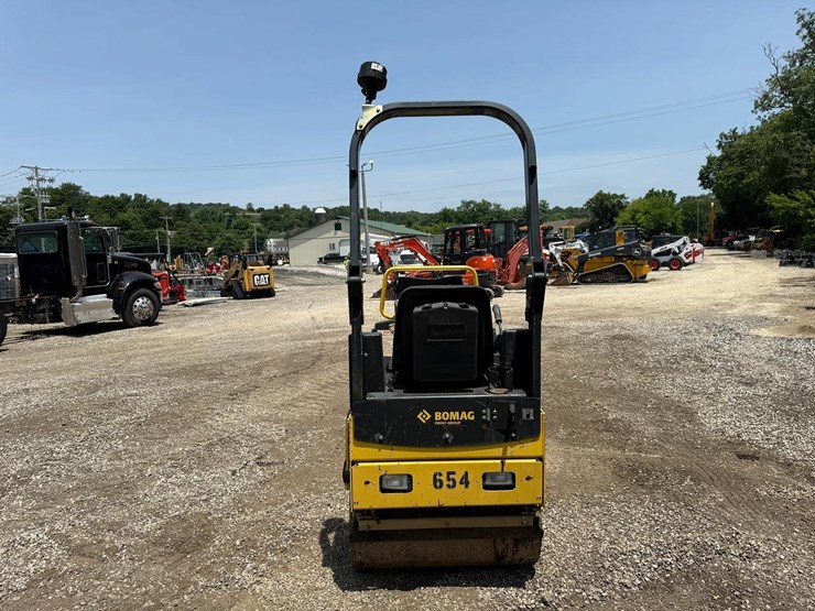 2017-bomag-bw900-50-image-3